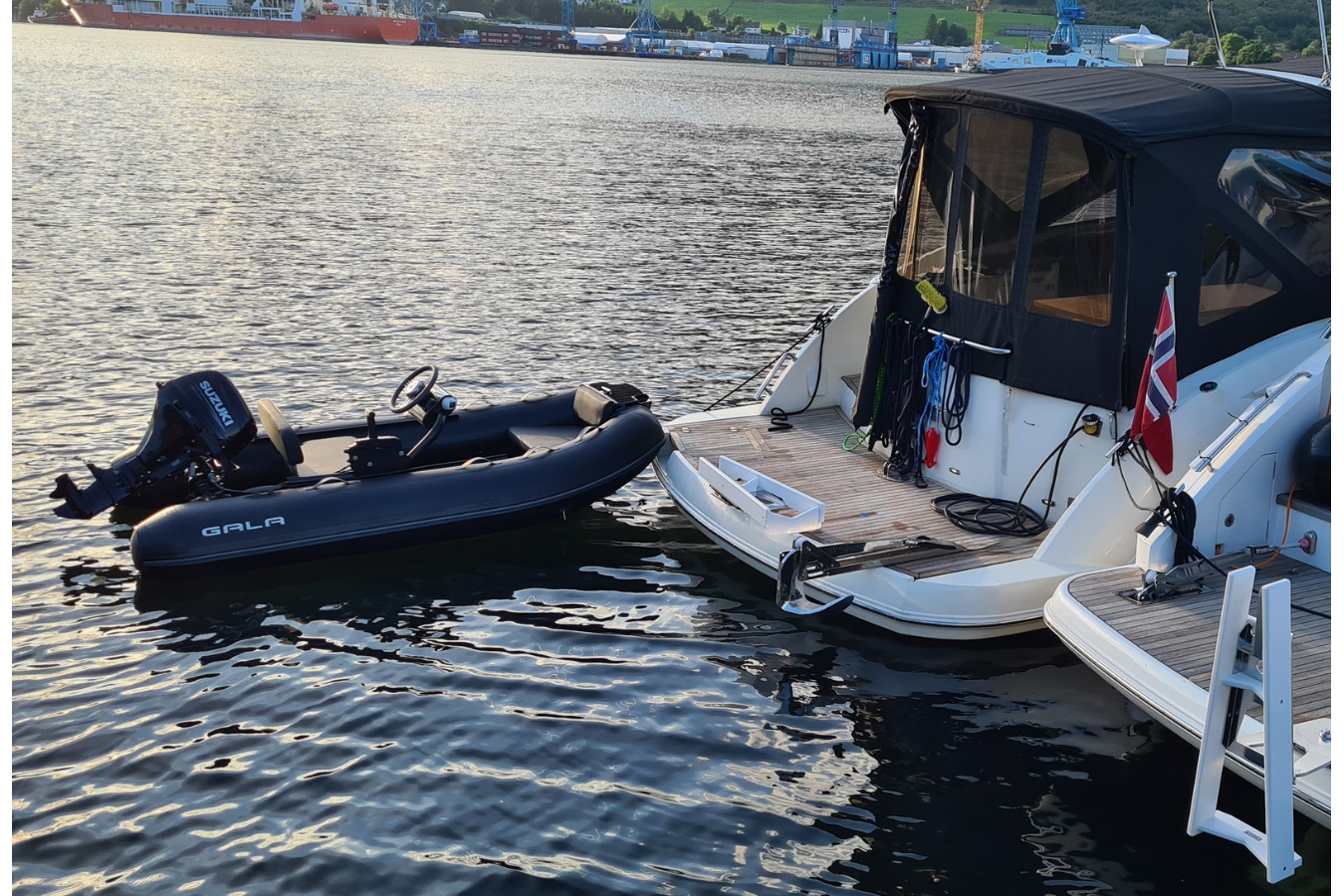 Choosing the Right Yacht Tender: Gala Atlantis Aquahelm vs Gala Atlantis Deluxe + Tender Lifting with NorDav Davits